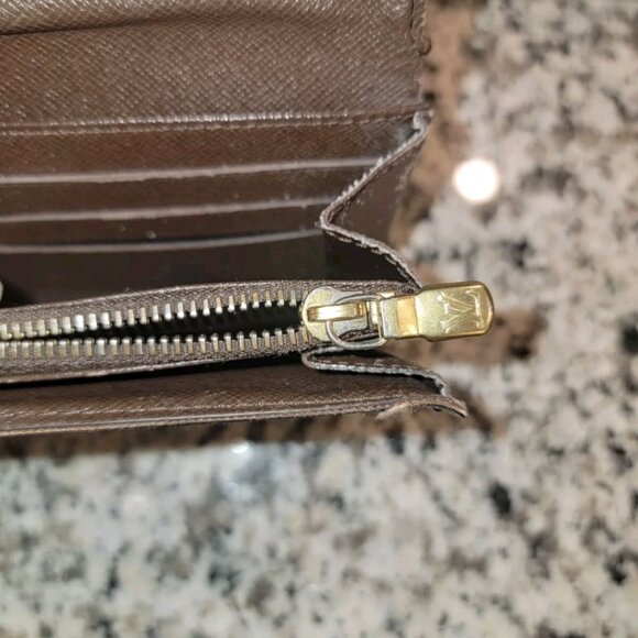 π Louis Vuitton Damier Ebene Sarah Wallet - Picture 8 of 13